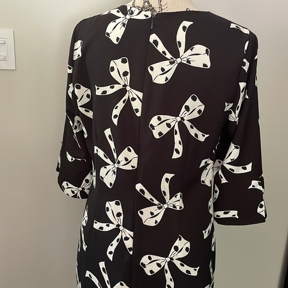 BEAUTIFUL BLACK AND WHITE BOW SHIFT DRESS - Picture 5 of 7
